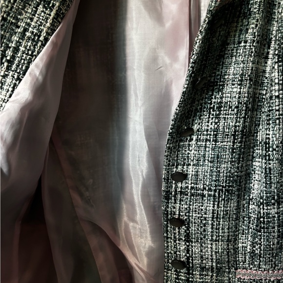 Sag Harbor Tweed Blazer grey/white/pink in size 12. Classic Capsule piece - Picture 4 of 10